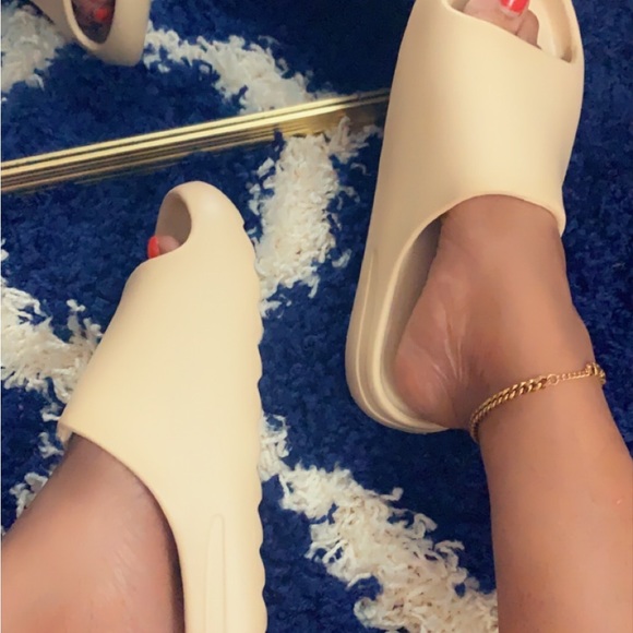 Chunky Slides - Picture 1 of 1